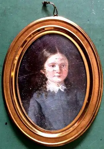 Kleines ovales Ölbild Portrait eines Mädchens unter Glas, gerahmt nicht signiert