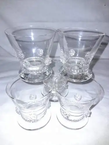 5 Schnapsgläser,mundgeblasen, mit aufgesetztem Glasdekor, Höhe 6,4 cm