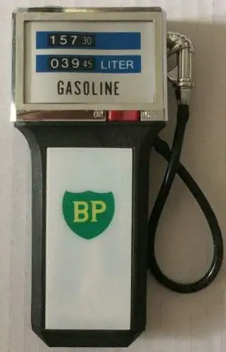 Originelles kleines Gasfeuerzeug aus Kunststoff in Form einer Tanksäule Marke BP