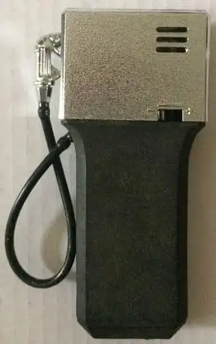 Originelles kleines Gasfeuerzeug aus Kunststoff in Form einer Tanksäule Marke BP