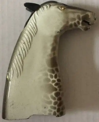 Originelles kleines Gasfeuerzeug aus Metall in Form eines Pferdekopfes