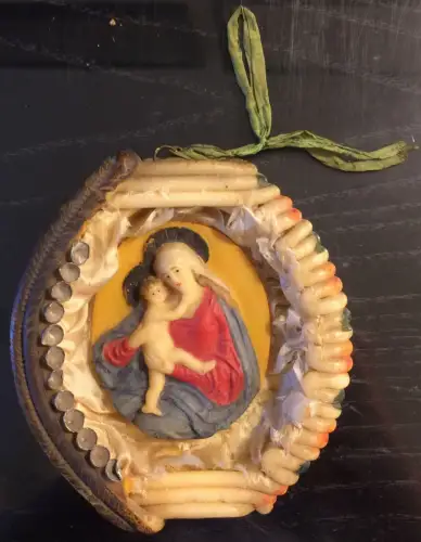 Alter Wachsstock mit Darstellung von Mutter Gottes und Jesus Christus