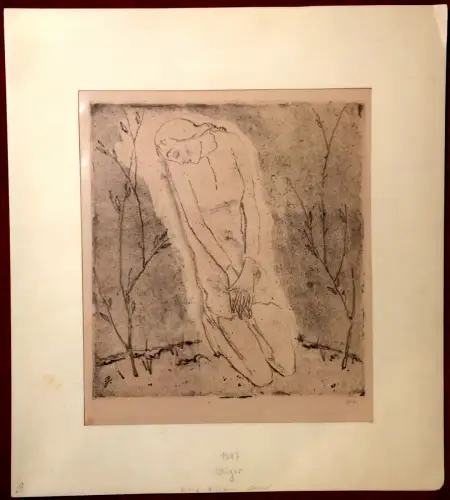 Radierung „Kniende Frau“ von Willi Geiger im Passepartoutrahmen