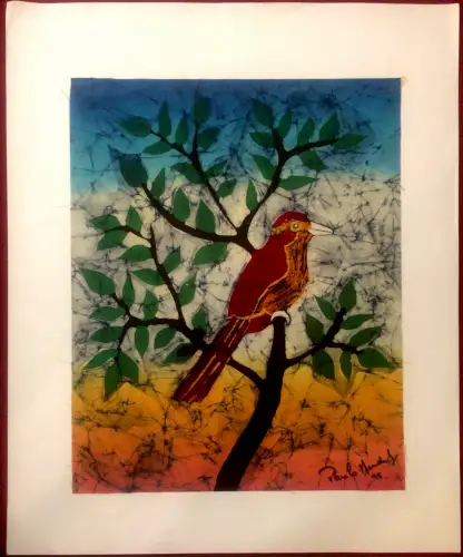 Batik-Malerei auf Textil: Tropischer Vogel auf einem Baum sitzend, signiert