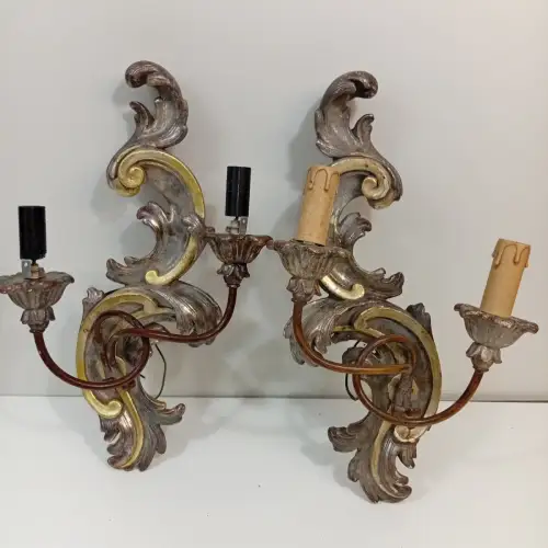 2 Wandlampen,Holz geschnitzt und Gold-Silber gefasst, mit 4 elektrischen Lampen,