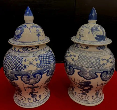 Zwei chinesische Deckelvasen Porzellan - Ingwerdosen  20.Jahrhundert