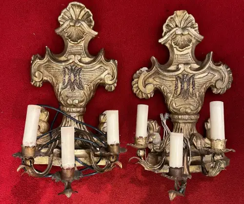 2 Wandlampen, Holz geschnitzt und Gold gefasst, mit 6 elektrischen Lampen