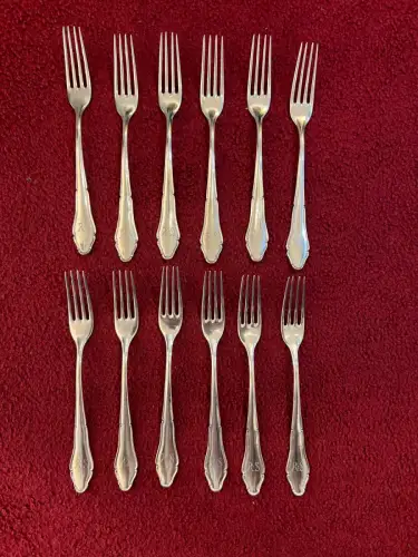 12  Gabeln, versilbert. Länge 18 cm, Gravur R.S