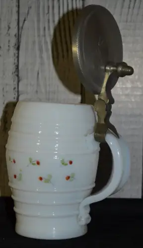 Krug,Opalinglas,Biedermeier,bemalt ,Goldrand,ca.1830