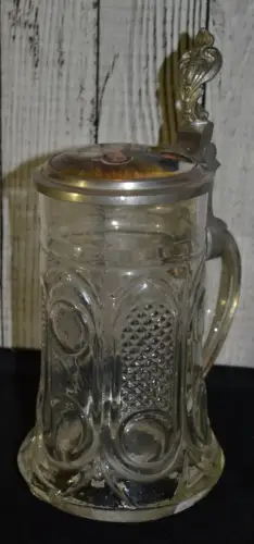 Bierkrug,0,5 Li, Formglas, Zinndeckel, Porzellanmedaillon, bemalt Naturforscher