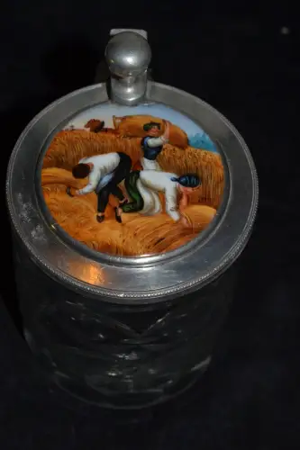 Krug, 0,25 Liter, Glas, Zinndeckel mit Porzellan Medaillon, Feldarbeiter