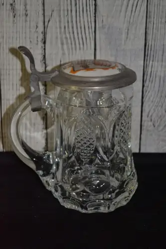 Bierkrug,ca.0,4 Li, Formglas, Zinndeckel mit Porzellanmedaillon, Mitte 19. Jhdt.