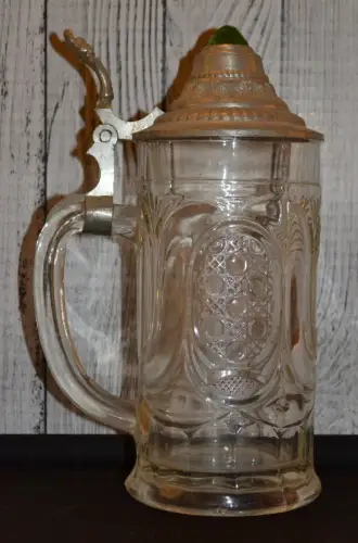 Bierkrug, 0,5 L, Glas, Zinndeckel mit dem grünen Glasstein um 1900