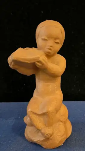 Keramifigur aus Ton, Kind mit Schale/ Kerzenhalter, von Karl Graf-Kroher,