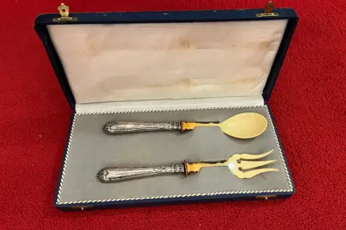 Salatbesteck, gepunzt, Silbergriffe 800-er Silber, um 1900, orig. Schachtel