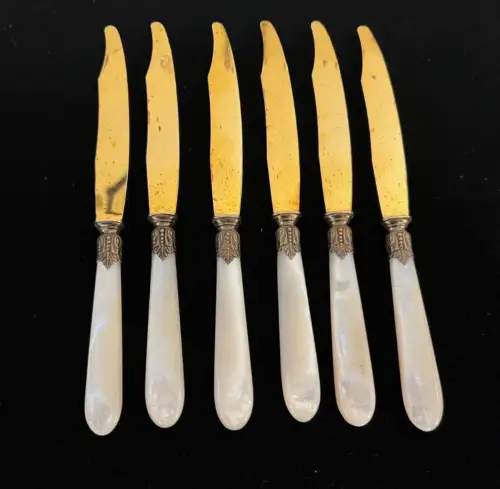 6 Obstmesser, Klingen vergoldet, Perlmuttgriffe, um 1890