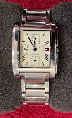 Herrenarmbanduhr, Hilfiger, Quartz, rechteckig,Stahl, Datum,Stahlarmband