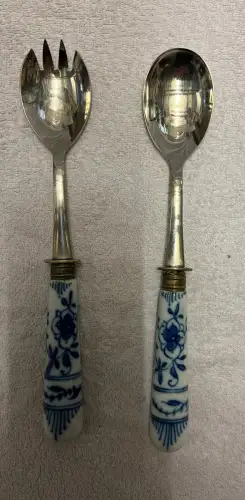 Salatbesteck , Edelstahl 18/3, Porzellangriffen, Zwiebelmuster, Länge 23,5 cm