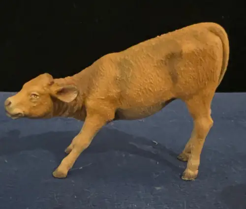 Krippenfigur, Ochse, braun, klein, Pappmache, 20. Jhdt. H: 6,0 cm L: 8 cm