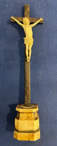 Kruzifix, aus Knochen geschnitzt, Ende 18.Jhdt.,Anfang 19. Jhdt. Höhe ca. 17 cm