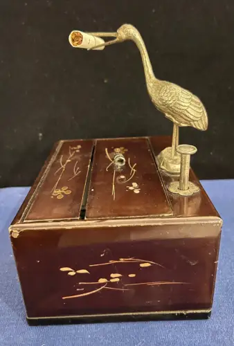 ZIgarettenspender, Japan,Holz-Lackiert,Kranich,um 1930, für Restaurator