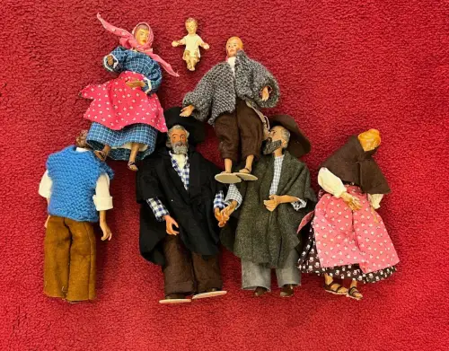 7 Krippenfiguren,Kunststoff,Hirtengruppe und Jesuskind,Kleidung-Stoff und Wolle