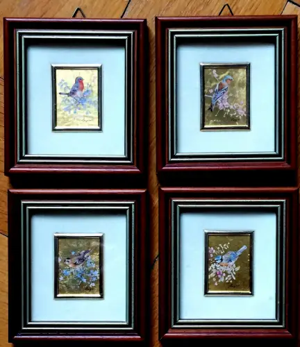 Singvögel - vier kleine Lithographien auf 960/1000 Goldfolie, gerahmt unter Glas