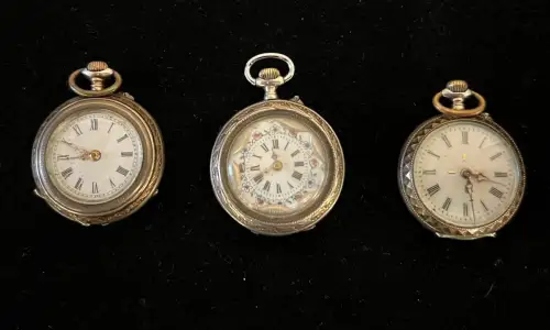 3 Taschenuhren, Silber, zwei laufen, eine Uhr nicht,Siehe Fotos und Beschreibung