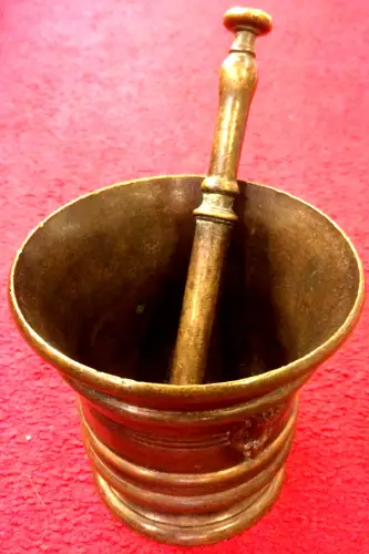 Mörser mit Stößel aus Bronze, wohl Frankreich 19. Jahrhundert