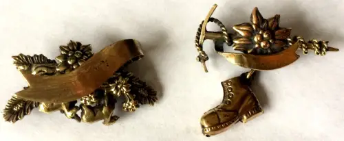 Zwei kleine Abzeichen, Anstecknadeln, Reisesouvenir wohl Österreich 1950er Jahre