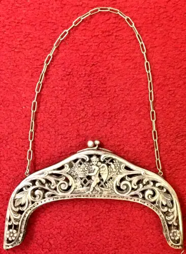 Taschenbügel mit Kette im Jugendstil aus Alpaka, ca. 1900
