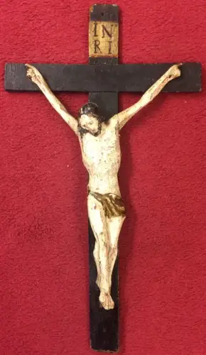 Kleines holzgeschnitztes Kruzifix, alpenländischer Raum, 18. Jahrhundert