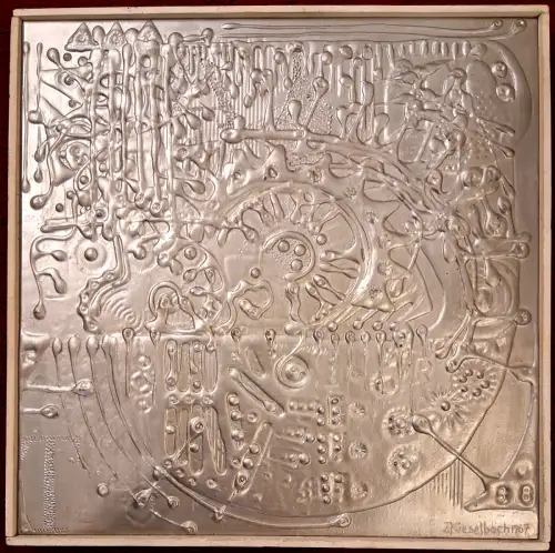 Skulptur „Von T aufwärts zu A“ aus Kunststoff von Edmund Kieselbach, signiert