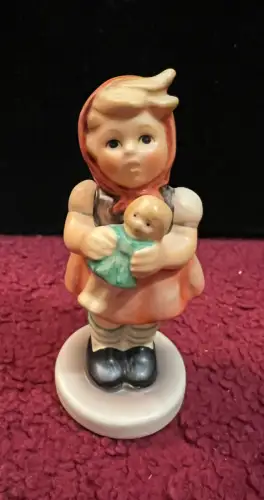 Porzellanfigur, Goebel, Mädchen mit Puppe, Höhe ca. 8,5 cm, Siehe Fotos