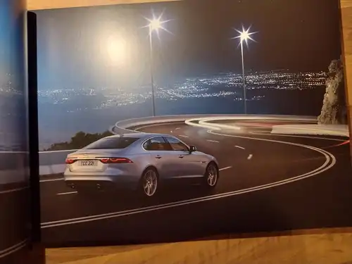 Prospekt / Katalog " Der Neue Jaguar XF" von 2015