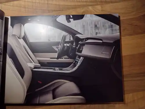 Prospekt / Katalog " Der Neue Jaguar XF" von 2015