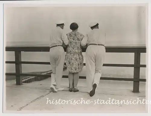 Amrum - Schöne Aufnahme - Urlauber aus den 1920er auf der Strandpromenade - Altes Foto  1929