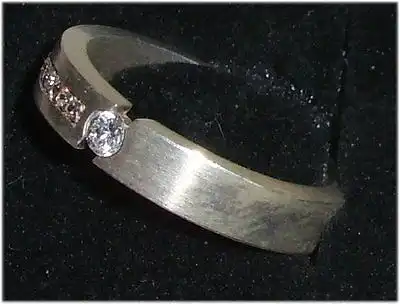 Ring aus 925er Silber mit weißen Steinen,  Gr. 59, Ø 18,8 mm  (da3696)