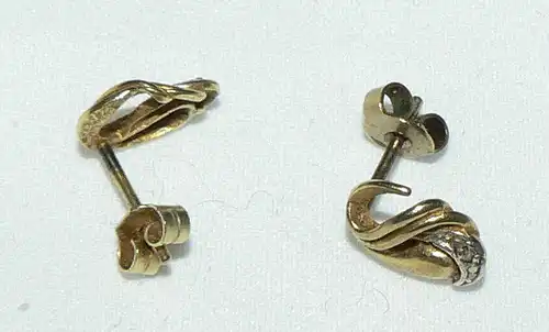 Ohrringe/Stecker aus 333er Gold mit winzigem Diamant   (da4399)
