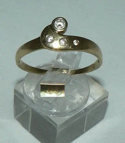 Ring aus 333er Gold mit weißen Steinen, Gr. 64/Ø 20,4 mm  (da4387)