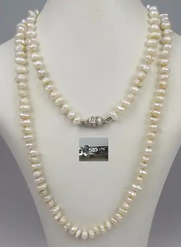 Perlen-Kette mit Verschluß aus 585er Weißgold mit winzigen Diamanten   (da4664)