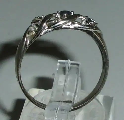 Ring aus 333er Weißgold mit Saphir und Diamanten (da4219)