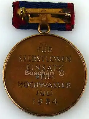 DDR Medaille für die Bekämpfung der Hochwasserkatastrophe im Juli 1954 (AH137b)