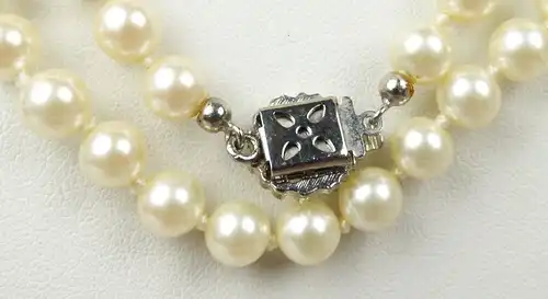 Alte Perlen-Kette mit Metallschloß  mit Perle (da5127)