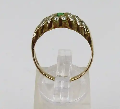 Ring aus 333er Gold mit Smaragd u. weißen Steinen, Gr. 59,4/Ø 18,8 mm  (da5023)