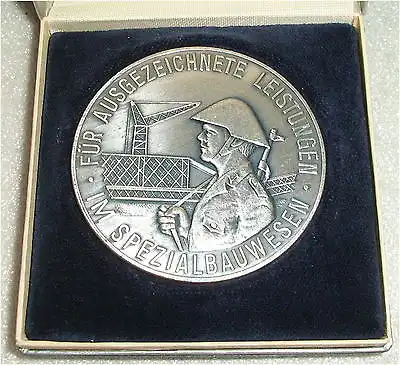DDR NVA Medaille "Für ausgezeichnete Leistungen im Spezialbauwesen"  (da3401)
