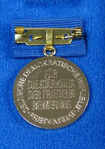 Verdienstmedaille für die Stärkung der Friedensbewegung der DDR in OVP (da5452)