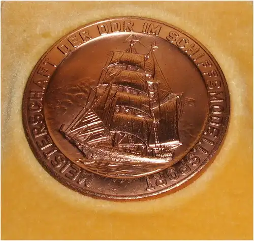 DDR Medaille II.Weltmeisterschaft im Schiffsmodellsport  in OVP (da3311)