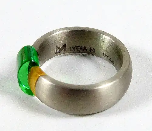 Ring Lydia M aus Titan mit Gold und Plastik Größe 54 Innen signiert