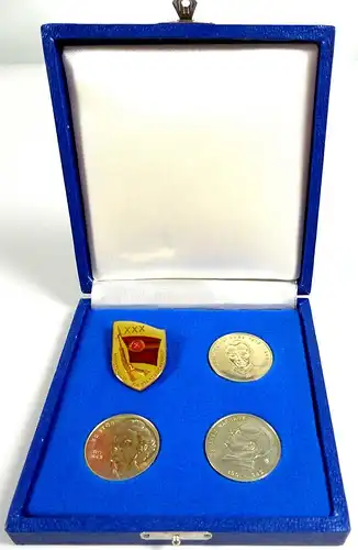 DDR Ehrengabe MfS 3 Medaillen und 1 Abzeichen 30 Jahre MfS in OVP